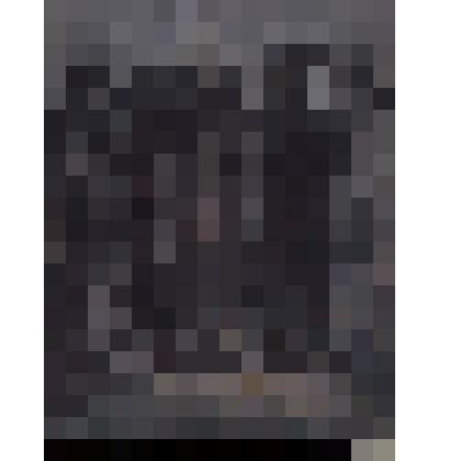 У безымянных могил