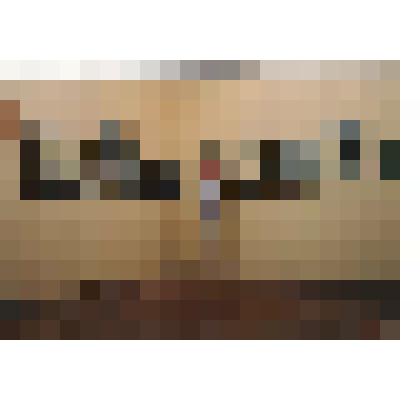 Ф/цв. Художник Алексей Говоров на персональной выставке своих работ в Энгельсском краеведческом музее. 6.10.1994