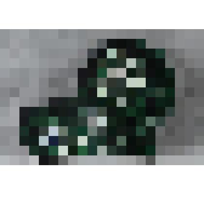 Изразец неправильной формы рельефный полихромный (правая часть фриза) с изображением растительного орнамента: виноградная лоза с ягодами и двумя цветками; цвета: темно-зеленый, белый, темно-синий. 
Камин керамический, разноцветный, по рис. худ. Врубеля на