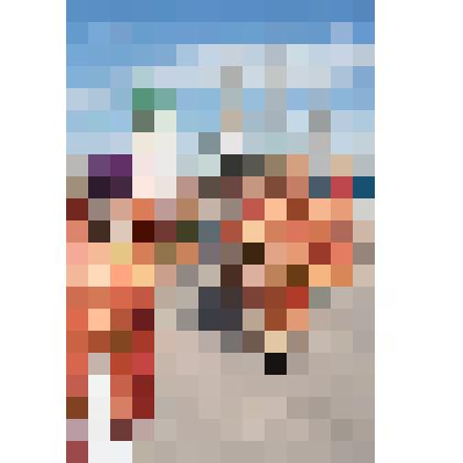 Ф/цв. Епископ Пахомий и протоиерей Валерий Генсицкий на Пасхальном крестном ходе в Андреевском благочинии (на заднем плане -  Храм Андрея Первозванного). Маркс. 2016