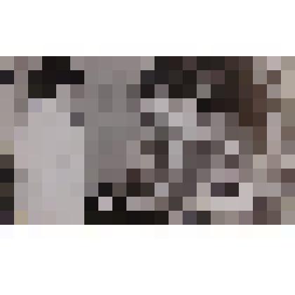 Фотография сюжетная. Катаева Мария Петровна - медсестра железнодорожной больницы ст. Игра рассматривает инструменты