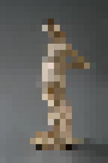 Ню (стоящая в фас)