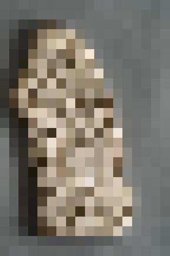 Ню (стоящая). Рельеф