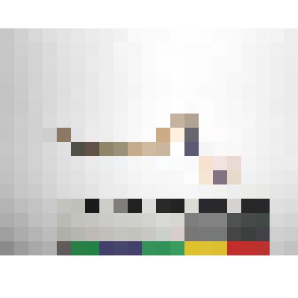 Подвеска из клыка кабарги с круглым отверстием у основания