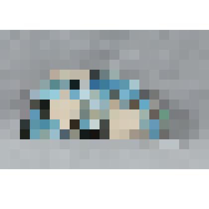 Изразец неправильной формы рельефный полихромный (левая часть панно) с изображением фрагмента нижней части рубахи Микулы Селяниновича; цвета: светло-охристый, светло-голубой, голубой, зеленый, сиреневый. 
Камин керамический, разноцветный, по рис. худ. Вру