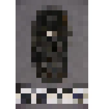 коллекция В.Ф. Лагодича. Талисман на металлической пластине, по мотивам изваяний окуневской культуры. С изображением 3-хглазого женского божества с грудями, прорезанными глазами, ртом и носом. Личина разделена на 3 части горизонтальными линиями по уровню