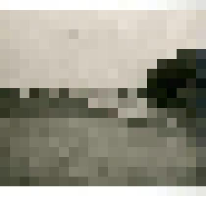 Фотография. Выгрузка бочек с баржи «Волга»