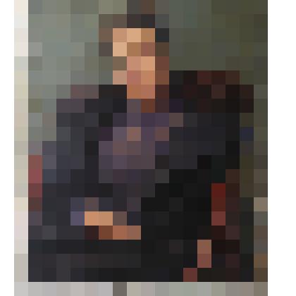 Девушка в кресле