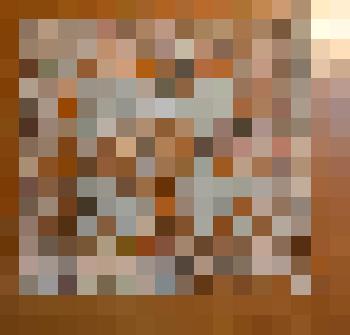 Салфетка квадратной формы с четырьмя пятилепестковыми цветками