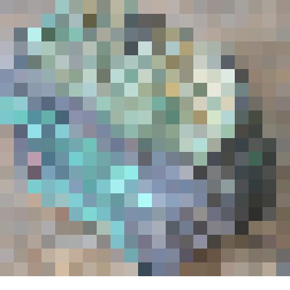 Минерал. Малахитовая пленка на железной руде