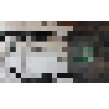 Бутылка цилиндрической формы с вытянутым горлышком светлого цвета