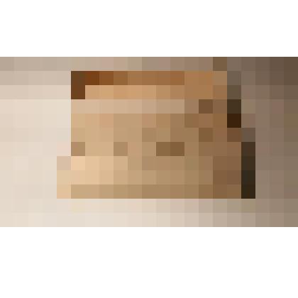 Коробка картонная белого цвета прямоугольной формы