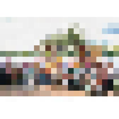 Ф/цв. Традиционный крестный ход в честь святого равноапостольного князя Владимира и Крещения Руси в Андреевском благочинии (группа священнослужителей и прихожан с хоругвями на берегу реки). 28.07.2016