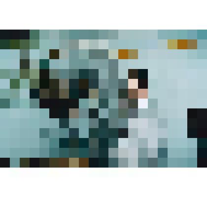 Фотография цветная. Заместитель начальника НГДУ «Когалымнефтегаз» по социальным вопросам в краеведческом музее г. Покачи