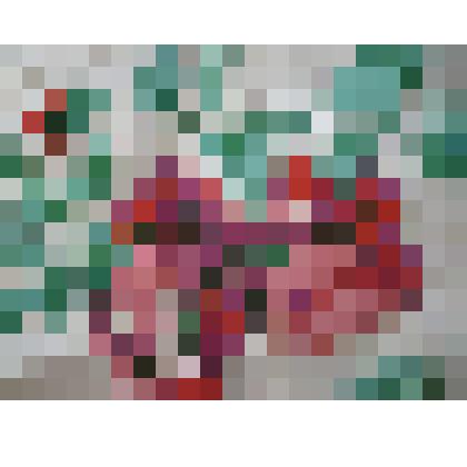 Салфетка с вышивкой в центре 3 розы и 2 бутона