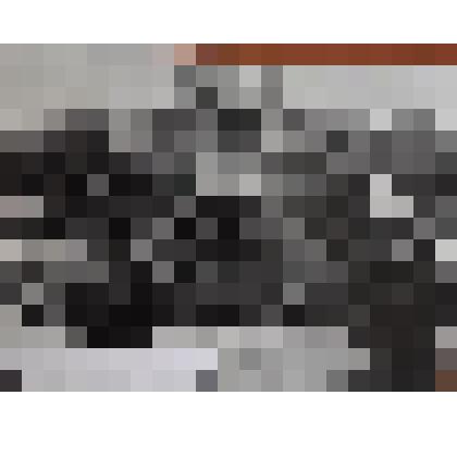 фотография. Декоративная горка в цветнике