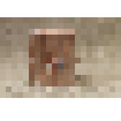 Сувенир. Мрамор доломитовый, полированный с двух сторон. Вправо от центральных осей приклеен значок - герб Мурманска