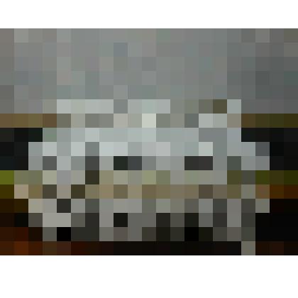 Салфетка, вязанная крючком, в центре -пчела, цвет- белый