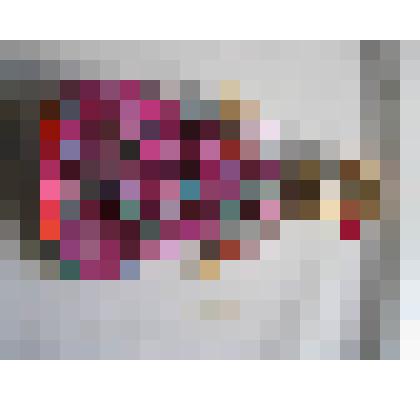 Кукла мочальная в виде девушки в сарафане вишневого цвета с огурцами