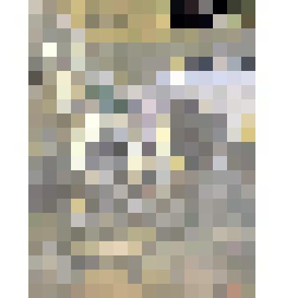 Картина. Белые пятна. Кресла в саду