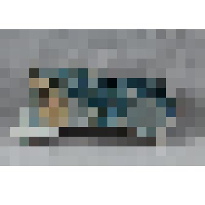 Изразец неправильной формы рельефный полихромный (левая часть панно) с изображением правой руки Микулы Селяниновича; цвета: охристый, умбра, темно-голубой. 
Камин керамический, разноцветный, по рис. худ. Врубеля на тему "Микула Селянинович и Вольга"