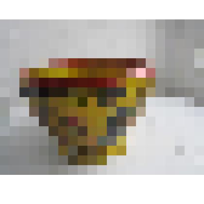 Чашка. основа золотистого цвета, покрыта лаком. Цветной орнамент