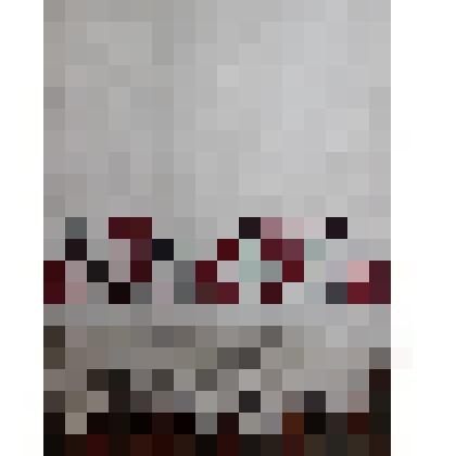 Полотенце из отбеленного холста с продольными полосами, на концах вышивка и кружево ручной работы