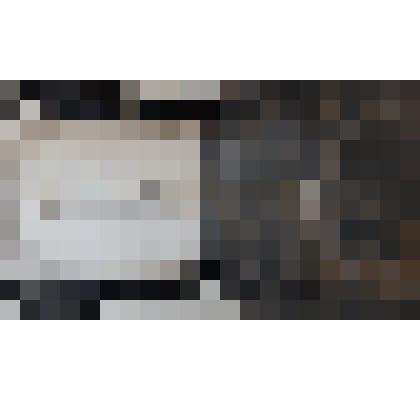 Бутылка цилиндрической формы с вытянутым горлышком, по верхней части ободок, донце вогнутого во внутрь бутылки