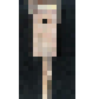 Скворечник - прямоугольный деревянный домик со скошенным верхом и прямой крышей