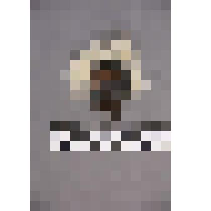 чеканка. Талисман на металлической пластине в виде лица человека.  Волосы из меха.  На обратной стороне подложка из кожи. Вверху пластины закреплено металлическое кольцо