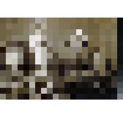 Фк/чб. Семейный портрет Мухановых: бабушка Анна Ивановна (стоит), Муханова Ирма с дочерьми Наташей и Леной (слева), тетя Тося (справа). Энгельс. 1952