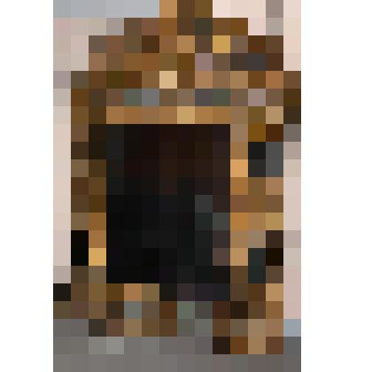 Зеркало настенное  в раме с навершием