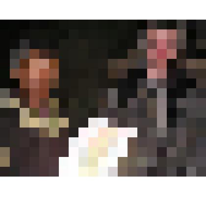 Фотография цветная. М.Горшенин вручает грамоту Мельникову Н.В