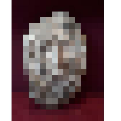 Камень с высеченным лицом человека