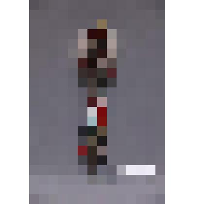 коллекция В.Ф. Лагодича. «Навершие обрядового жезла». Изготовлено в виде фигурки из скрученного дерева. Лицо изготовлено из медной пластины, головной убор из белого меха и красной кожи. К деревянной основе привязаны 4 чаламы (белого, голубого, красного, ч