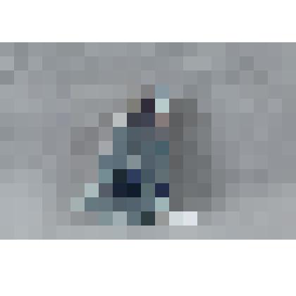 Изразец неправильной формы рельефный полихромный (правая часть панно) с изображением фрагмента пейзажа; цвета: светло-салатовый, коричневый, белый, серо-голубой, ультрамарин. 
Камин керамический, разноцветный, по рис. худ. Врубеля на тему "Микула Селянино