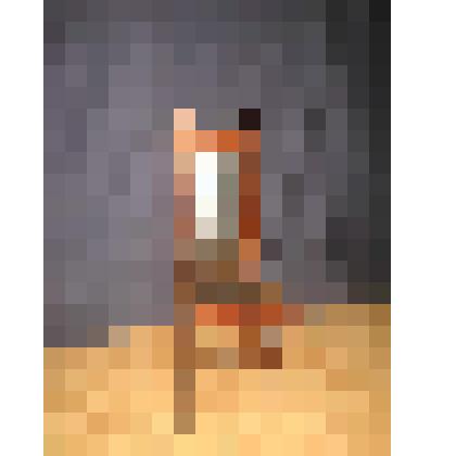 Мебель. Стул деревянный, лакированный, тёмно-коричневого цвета, обивка кожаная чёрного цвета. Состоит из спинки, сиденья трапециевидной формы, 4-х ножек. Спинка выгнута, объединена с задними ножками. Внутри рамы фанера с кожаной обивки. На сиденье закрепл