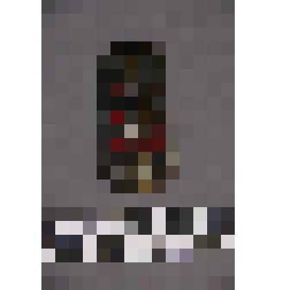 коллекция В.Ф. Лагодича. Талисман на металлической пластине, по мотивам изваяний окуневской культуры. Подпрямоугольная пластина с изображением 3-хглазой личины, прорезанными глазами, ртом, носом и «короной». Третий глаз в виде солярного знака. Разделена н