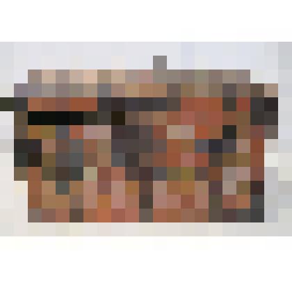 Сундук, окованный металлическими полосами