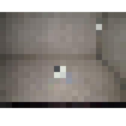 Будильник тёмно-зелёного цвета с белым циферблатом