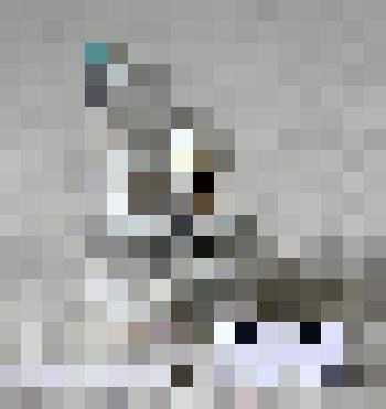 Фарфоровая фигурка «Мальчик с виноградом» (серия «Счастливое детство»)