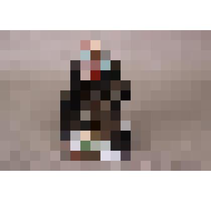 Скульптура фарфоровая. Фигура медведя-курильщика