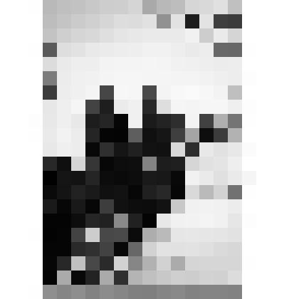 Фото ч/б. Катуков М.Е. с бойцом, маскирующим танк для охраны штаба дивизии. Декабрь 1941 г