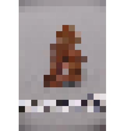 коллекция В.Ф. Лагодича. Нецке. В виде сидящей в пол оборота обезьяны, над головой у нее диск. Камень коричневого цвета